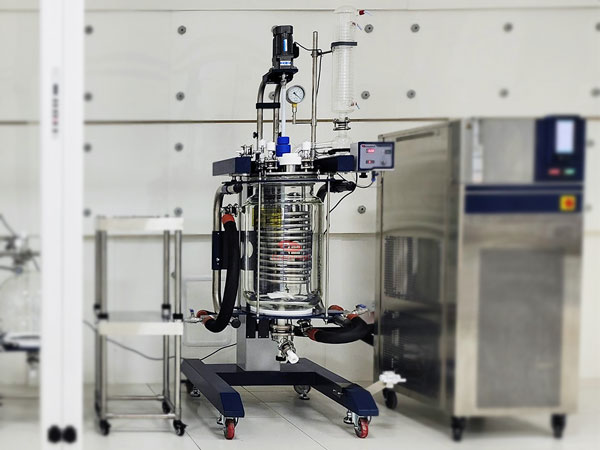 加裝不銹鋼盤管反應(yīng)釜